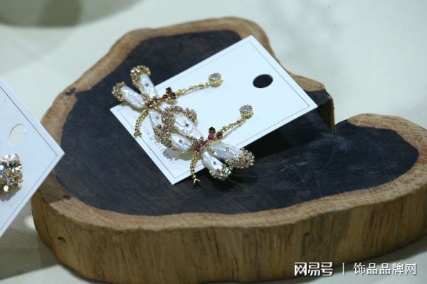 梦幻璀璨水晶饰品新品速递，美得令人窒息！