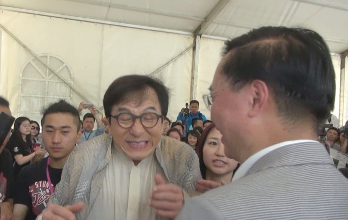 成龙与吴卓林最新动态揭秘！