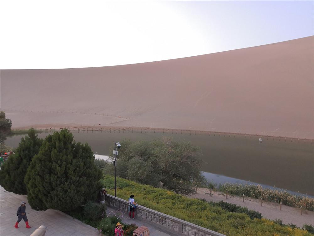 沙漠奇观，壮丽景象惊艳眼球