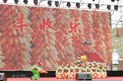 花田喜事演员与自然美景的浪漫邂逅，内心平静之旅的启程